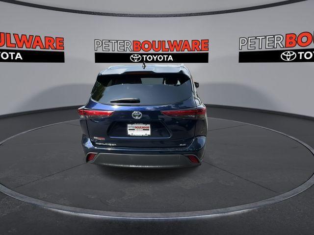 used 2022 Toyota Highlander car, priced at $31,997