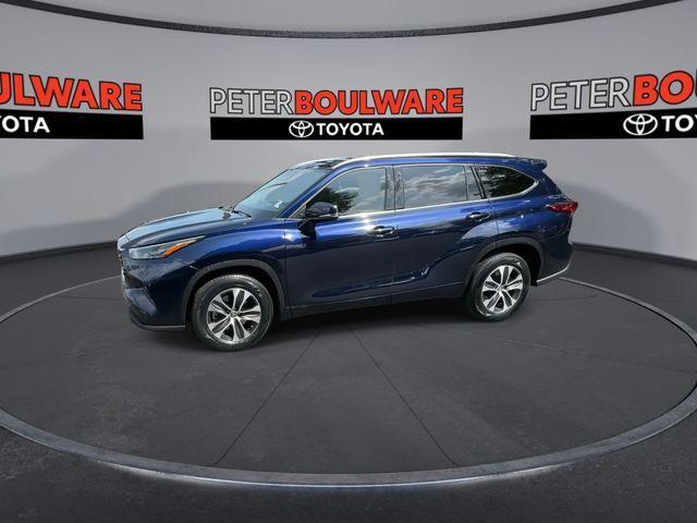 used 2022 Toyota Highlander car, priced at $31,997