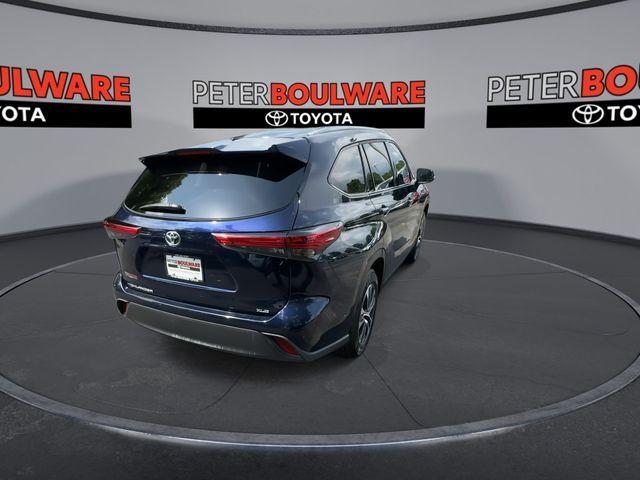 used 2022 Toyota Highlander car, priced at $31,997