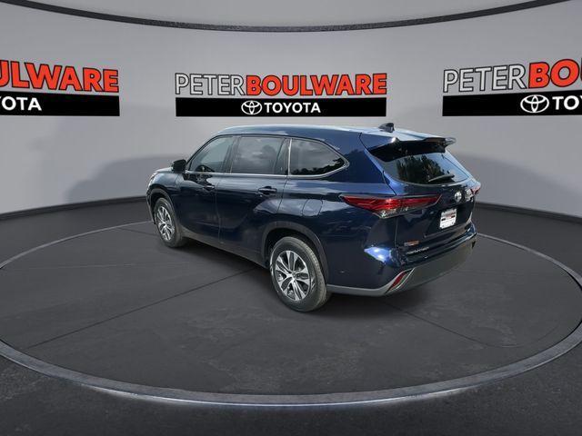 used 2022 Toyota Highlander car, priced at $31,997