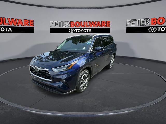 used 2022 Toyota Highlander car, priced at $31,997