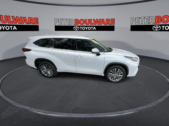 used 2023 Toyota Highlander car, priced at $40,454