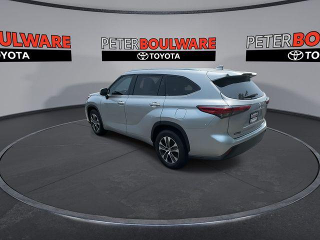 used 2021 Toyota Highlander car, priced at $25,976
