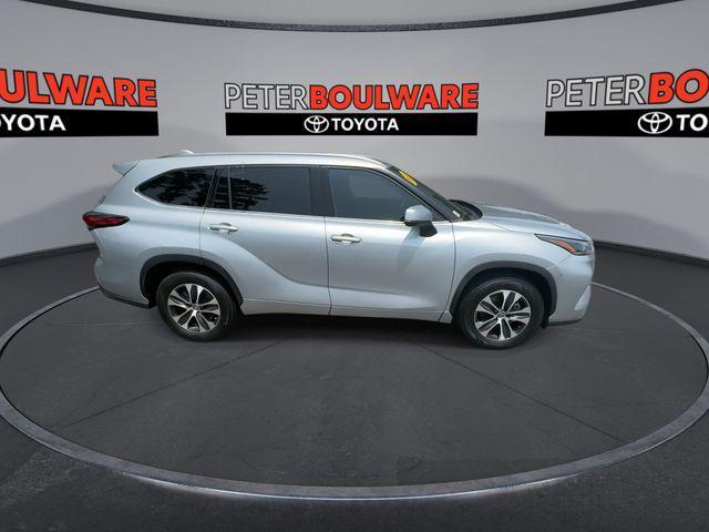 used 2021 Toyota Highlander car, priced at $25,976