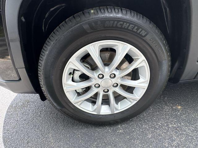 used 2022 Jeep Cherokee car, priced at $24,994