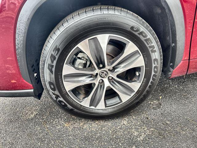 used 2023 Toyota Highlander Hybrid car, priced at $43,314