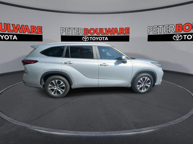 used 2023 Toyota Highlander car, priced at $34,255
