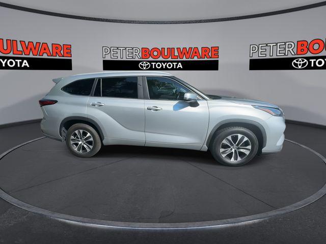 used 2023 Toyota Highlander car, priced at $34,255