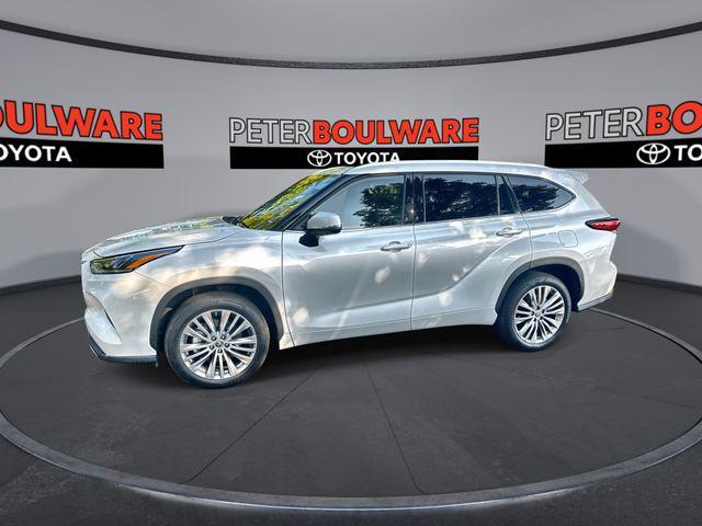 used 2022 Toyota Highlander car, priced at $44,999