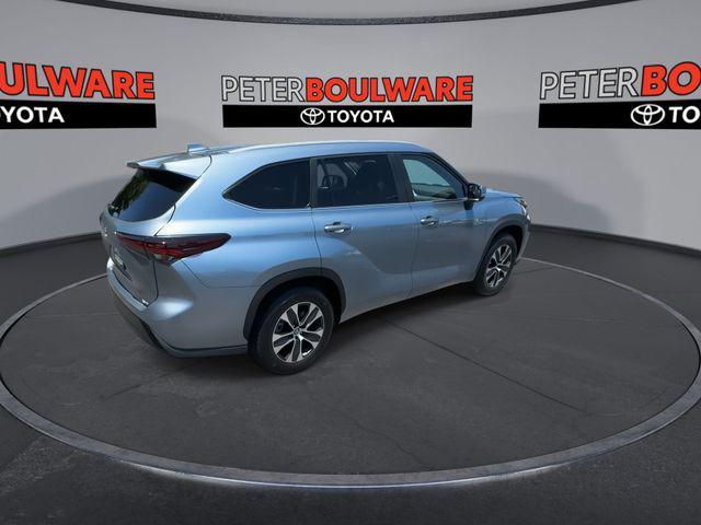 used 2024 Toyota Highlander car, priced at $42,638
