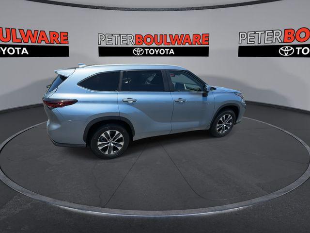 used 2024 Toyota Highlander car, priced at $42,638