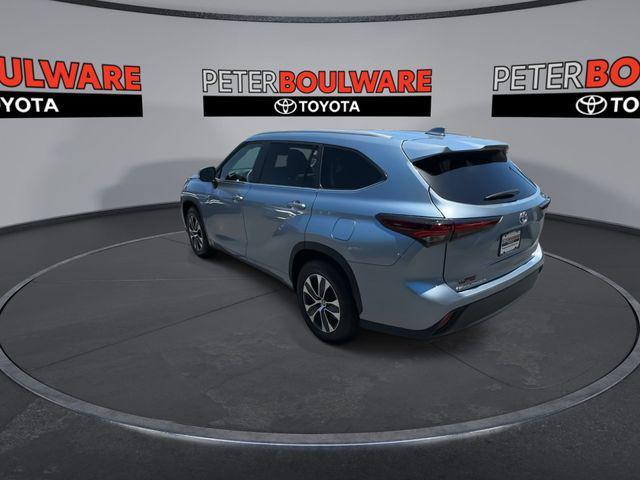 used 2024 Toyota Highlander car, priced at $42,638