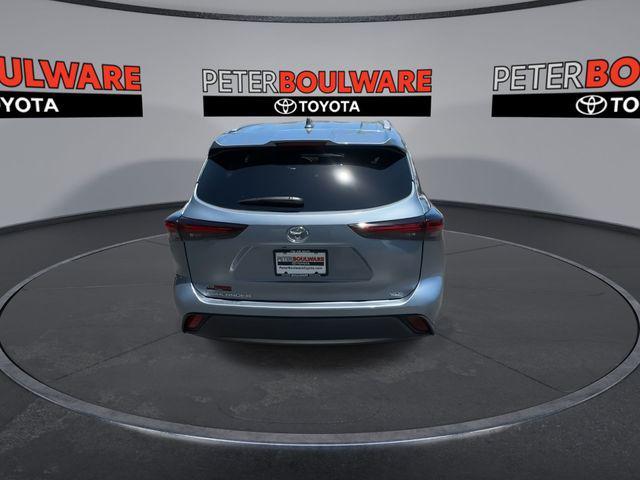 used 2024 Toyota Highlander car, priced at $42,638