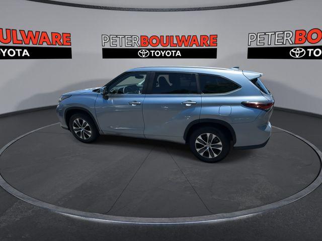 used 2024 Toyota Highlander car, priced at $42,638