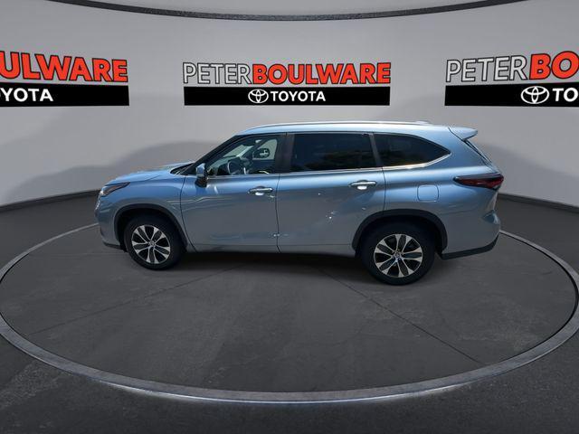 used 2024 Toyota Highlander car, priced at $42,638