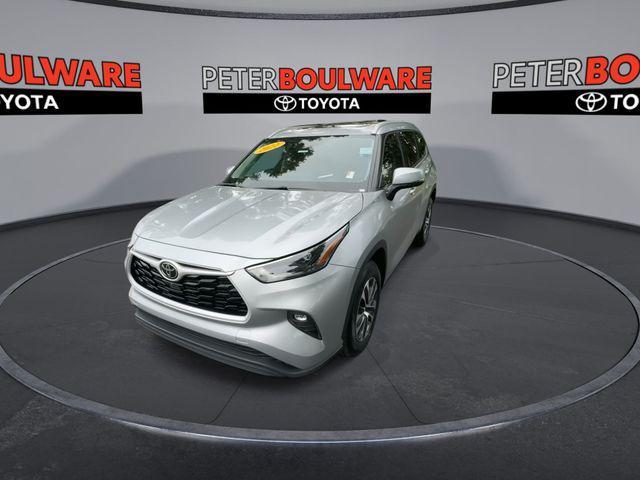 used 2022 Toyota Highlander car, priced at $38,007