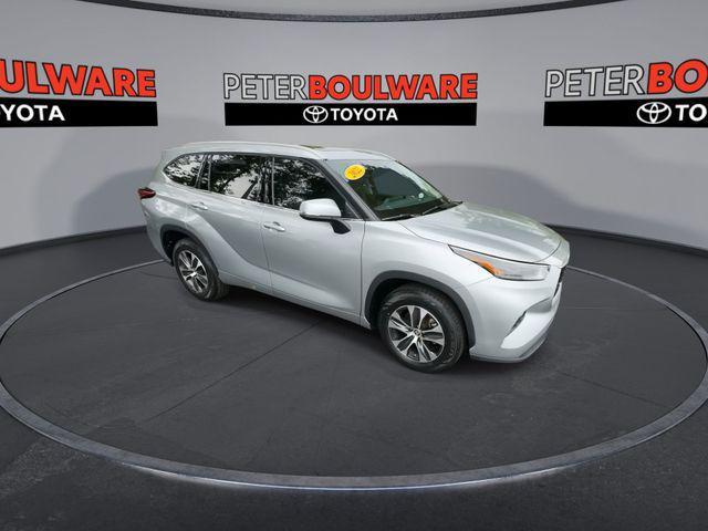 used 2022 Toyota Highlander car, priced at $38,007