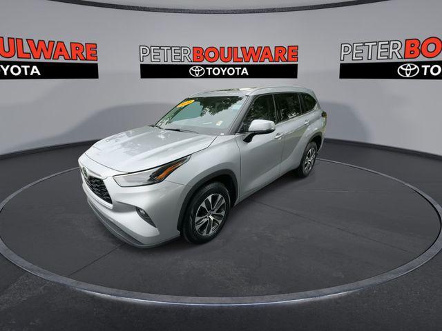 used 2022 Toyota Highlander car, priced at $38,007