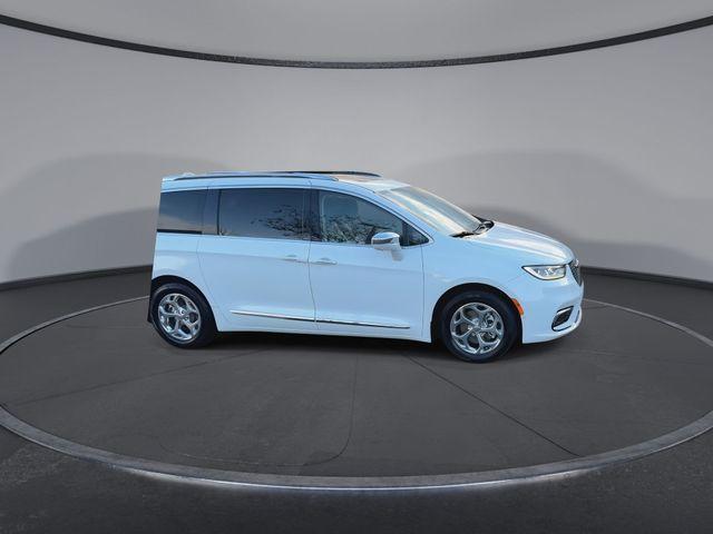 used 2021 Chrysler Pacifica Hybrid car, priced at $23,232