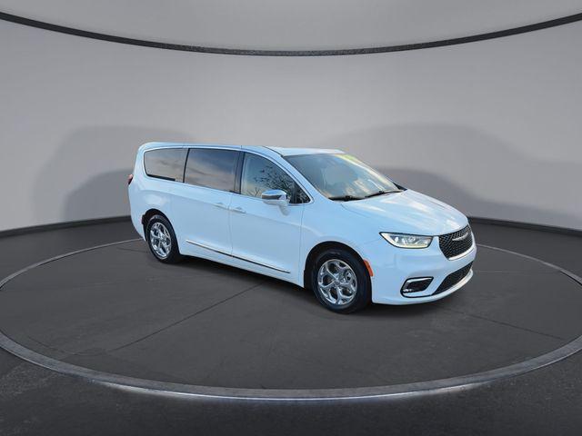 used 2021 Chrysler Pacifica Hybrid car, priced at $23,232