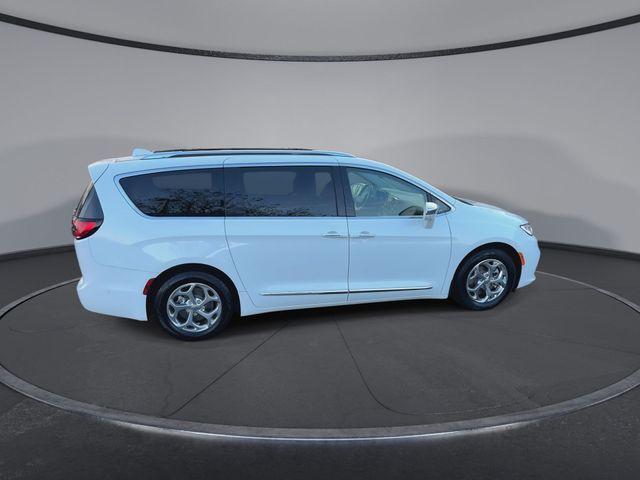 used 2021 Chrysler Pacifica Hybrid car, priced at $23,232