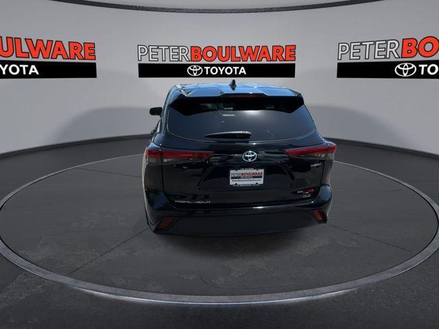 used 2022 Toyota Highlander Hybrid car, priced at $33,769