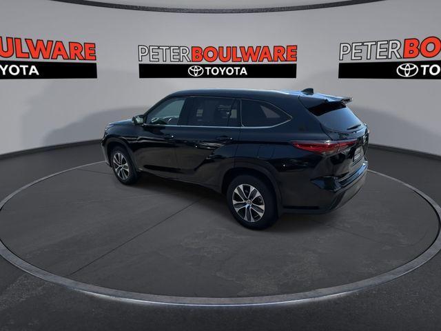 used 2022 Toyota Highlander Hybrid car, priced at $33,769
