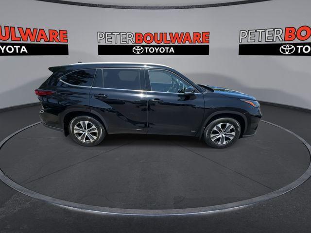 used 2022 Toyota Highlander Hybrid car, priced at $33,769
