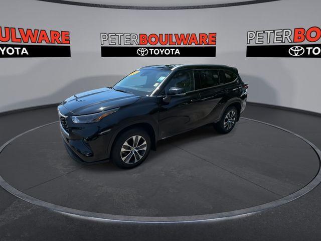 used 2022 Toyota Highlander Hybrid car, priced at $33,769