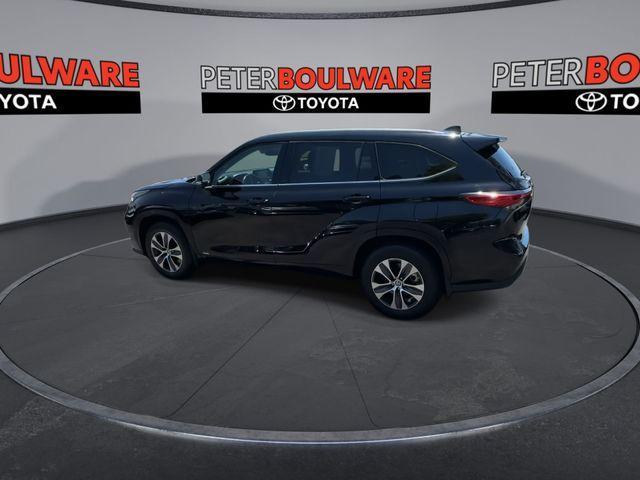 used 2022 Toyota Highlander Hybrid car, priced at $33,769