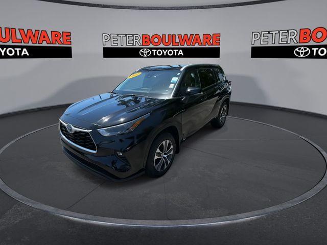 used 2022 Toyota Highlander Hybrid car, priced at $33,769