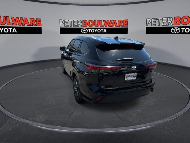 used 2022 Toyota Highlander Hybrid car, priced at $33,769