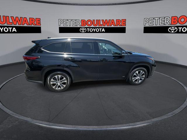 used 2022 Toyota Highlander Hybrid car, priced at $33,769