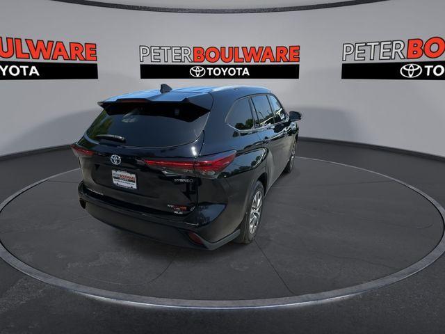 used 2022 Toyota Highlander Hybrid car, priced at $33,769