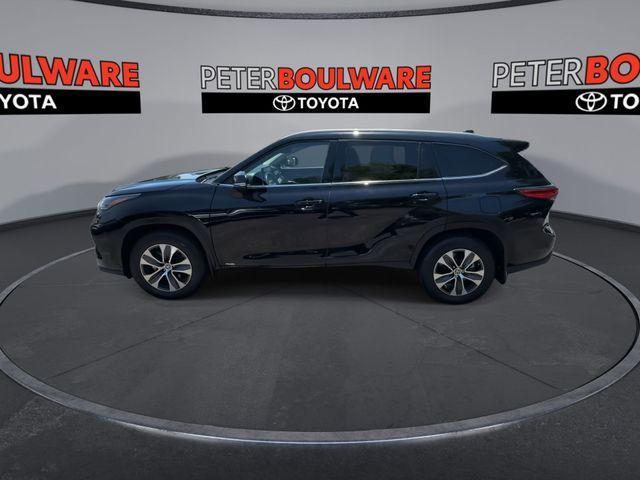 used 2022 Toyota Highlander Hybrid car, priced at $33,769