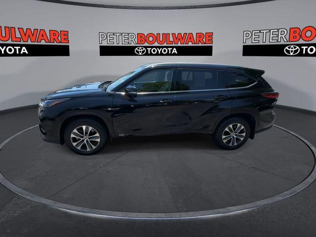 used 2022 Toyota Highlander Hybrid car, priced at $33,769