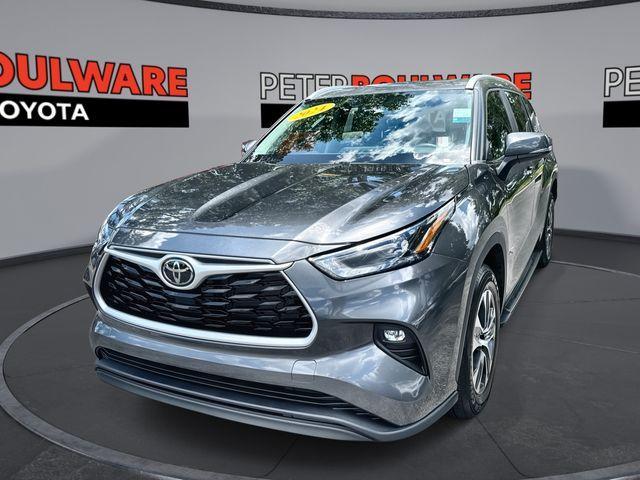 used 2024 Toyota Highlander car, priced at $42,551