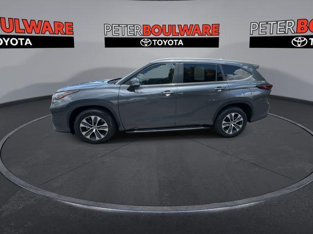 used 2024 Toyota Highlander car, priced at $42,551