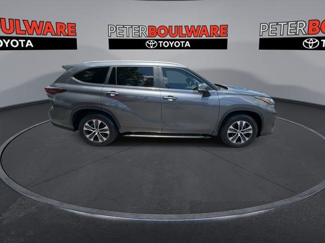used 2024 Toyota Highlander car, priced at $42,551