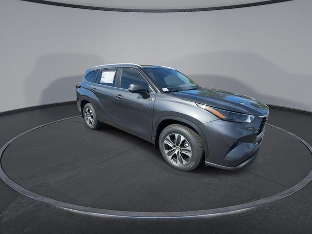 new 2025 Toyota Highlander car, priced at $45,265