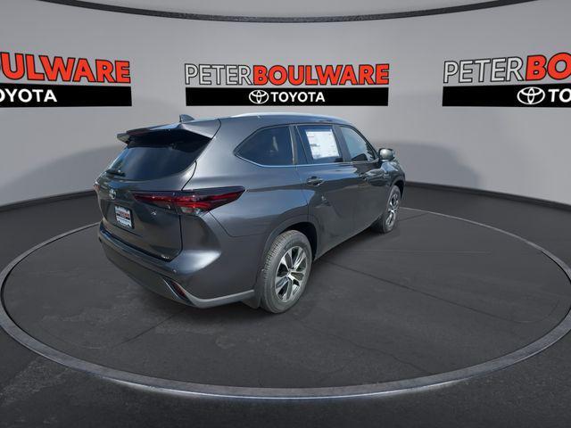 new 2025 Toyota Highlander car, priced at $45,265