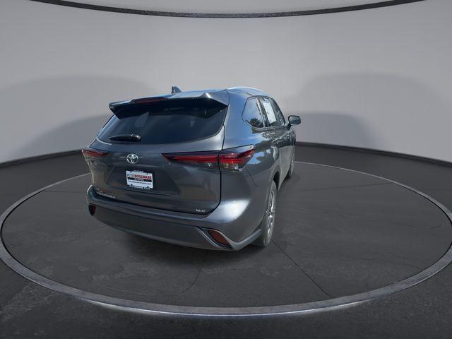 new 2025 Toyota Highlander car, priced at $45,265