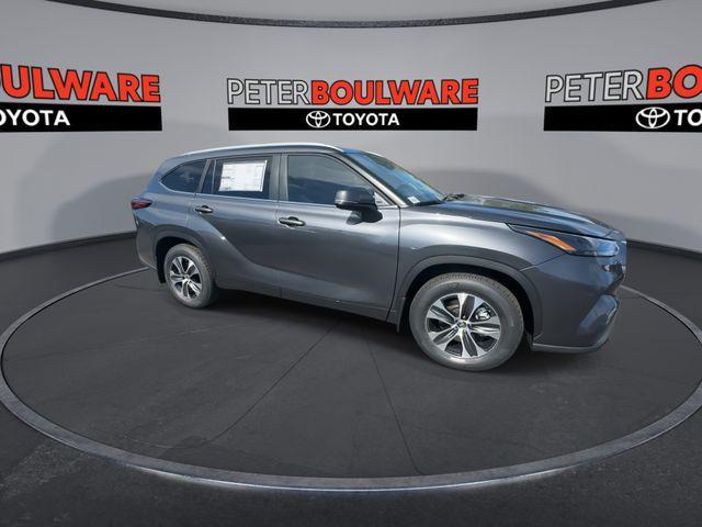new 2025 Toyota Highlander car, priced at $45,265
