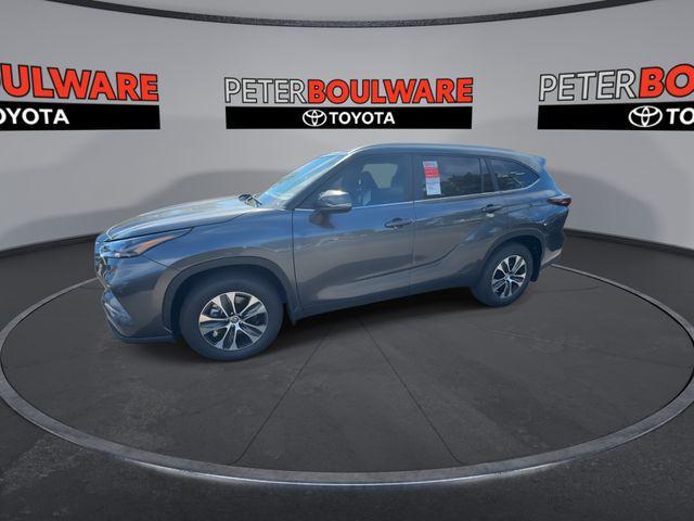 new 2025 Toyota Highlander car, priced at $45,265