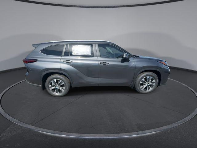 new 2025 Toyota Highlander car, priced at $45,265