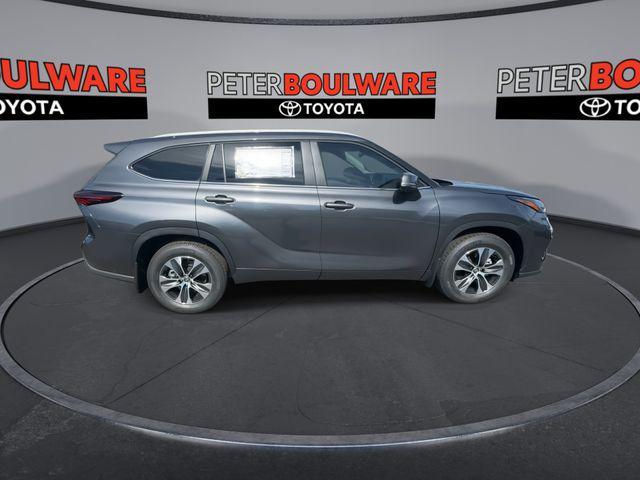 new 2025 Toyota Highlander car, priced at $45,265
