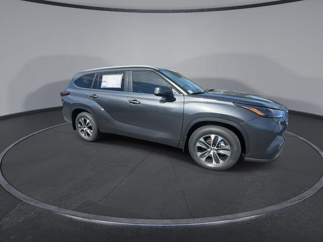 new 2025 Toyota Highlander car, priced at $45,265