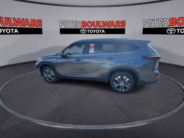 new 2025 Toyota Highlander car, priced at $45,265