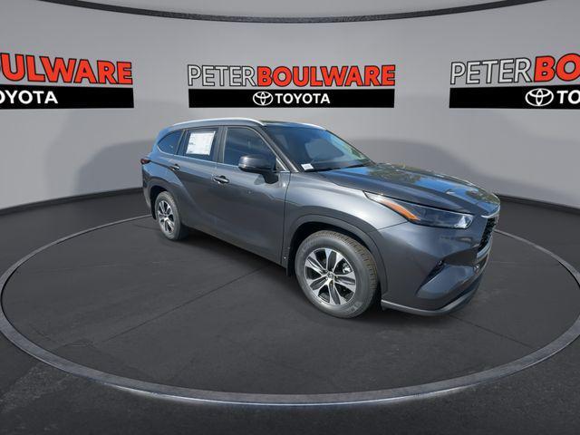 new 2025 Toyota Highlander car, priced at $45,265