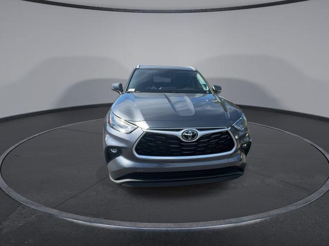 new 2025 Toyota Highlander car, priced at $45,265